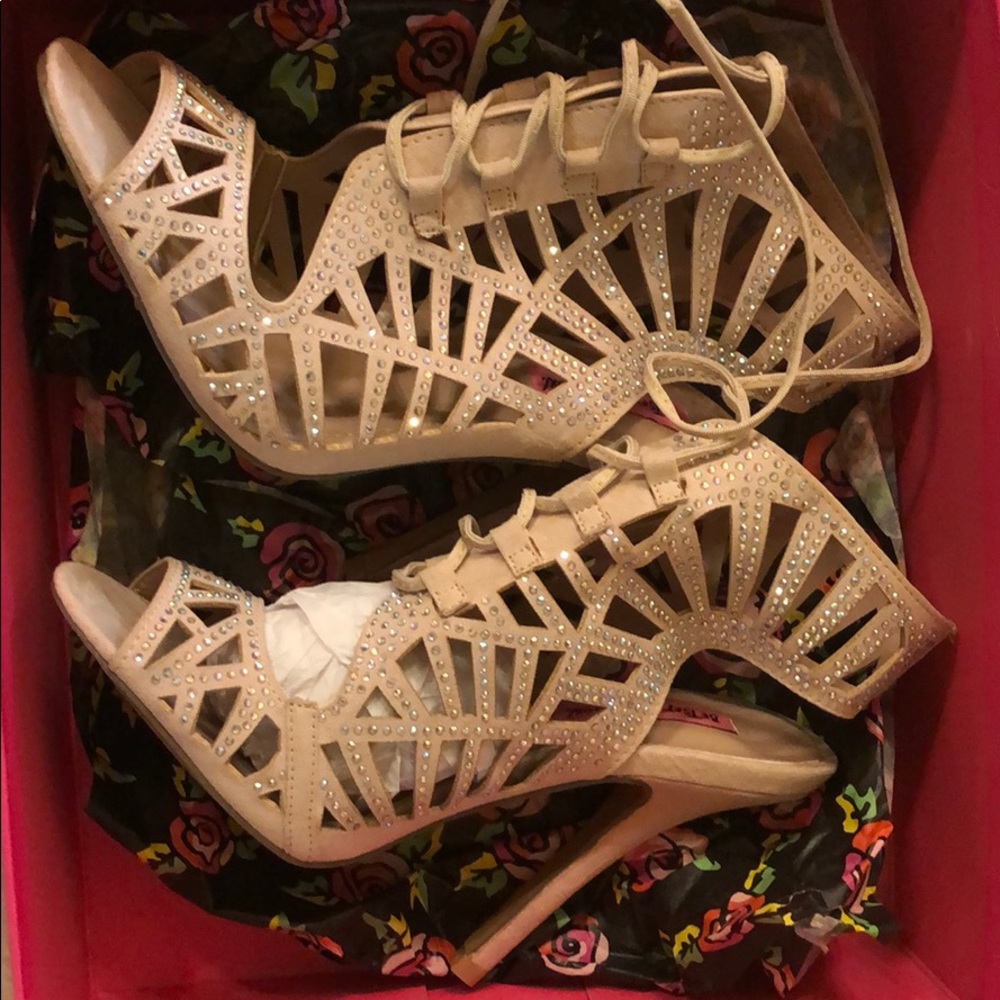 Betsy Johnson Champagne Lexxe